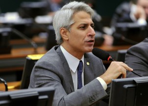 Biliy Boss Alessandro Molon projeto vai aumentar casos de cãncer e má formação